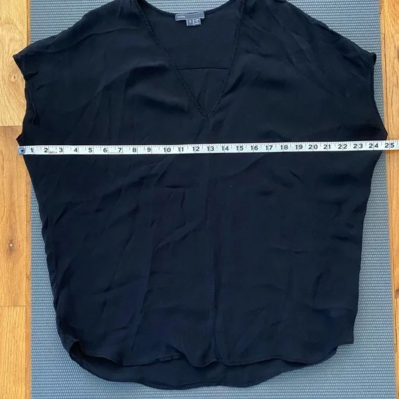 VINCE v neck silk blouse relaxed fit drape - Picture 5 of 8